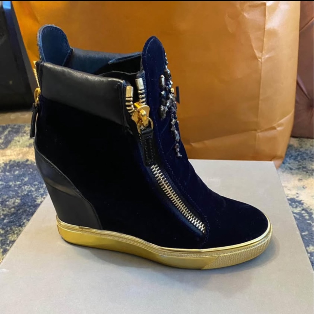 Women’s Guiesspes